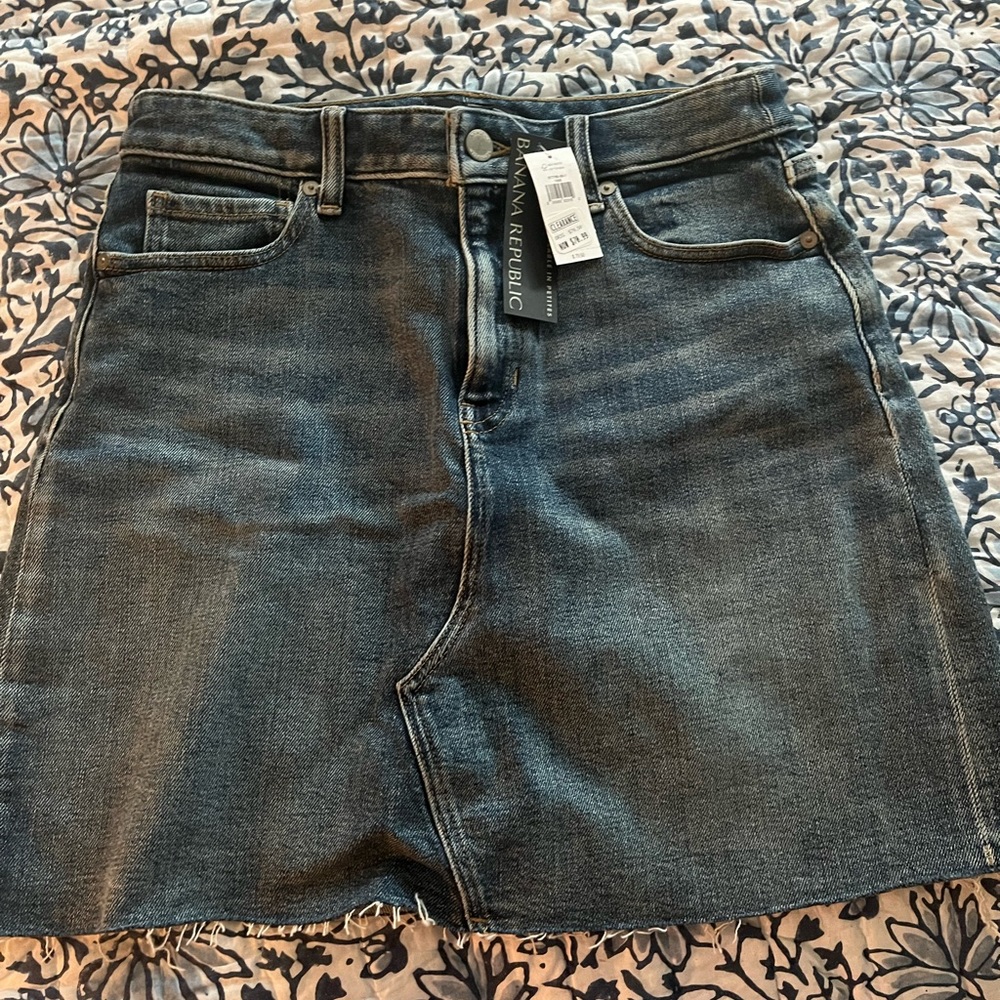 NWT Size 4 Banana Republic denim skirt
